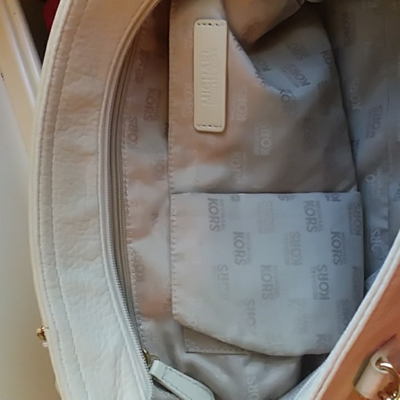 Michael Kors Excellent Condition Soft Off White Pebble Leather - Picture 11 of 12